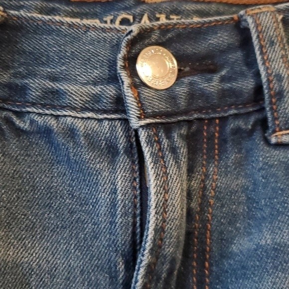 AEO AMERICAN EAGLE OUTFITTERS MOM JEANS SIZE 4 MEDIUM WASH HIGH WAIST RISE - Picture 3 of 11